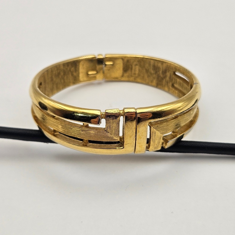 Vintage Crown Trifari Gold Tone Hinged Bangle Bracelet Textured MCM 6.25"